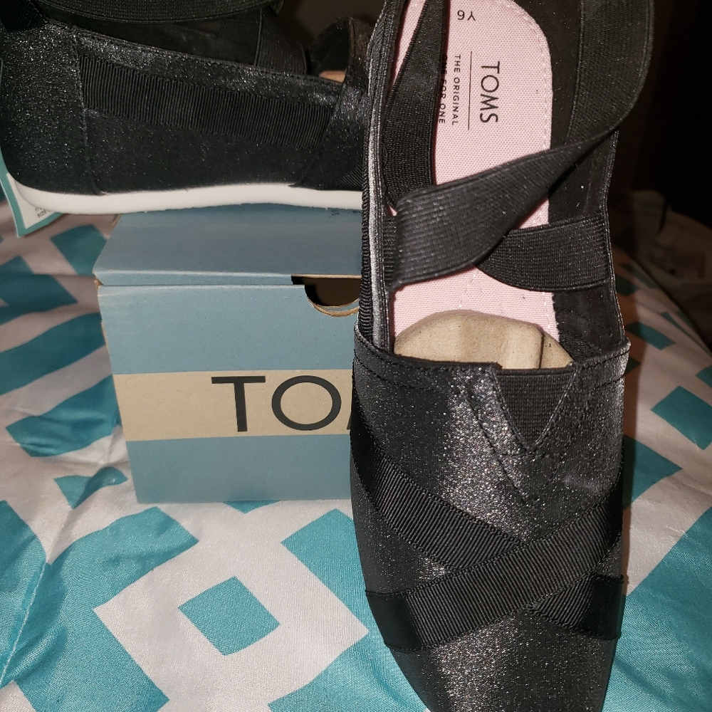 Toms - Picture 3 of 3